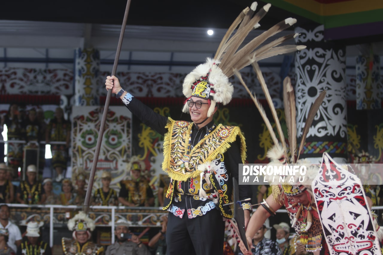 bupati-buka-secara-resmi-pagelaran-dan-festival-seni-budaya-dayak-kenyah-kabupaten-malinau