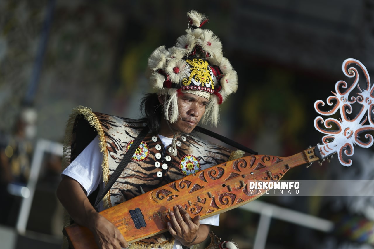 bupati-tutup-secara-resmi-pagelaran-dan-festival-seni-budaya-dayak-kenyah-kabupaten-malinau